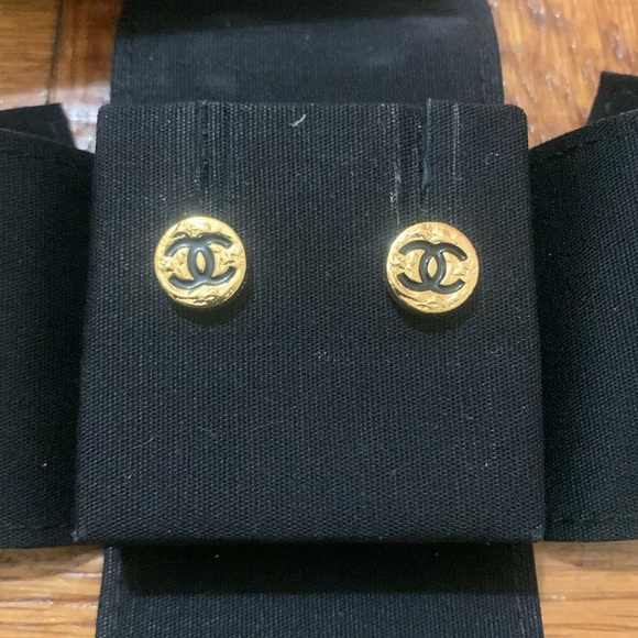 Chanel Gold Circle Stud Earrings - Picture 2 of 5